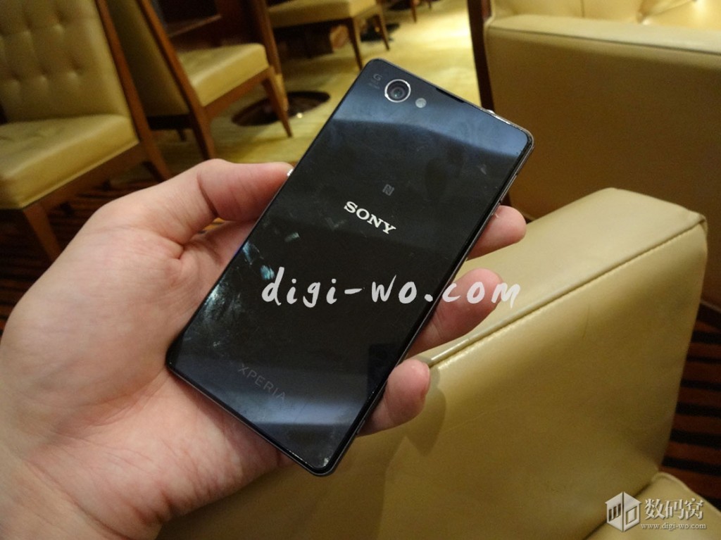 Xperia-Z1-Mini-Sony-D5503-Back-Panel-Clear-Image-Surfaced-Again